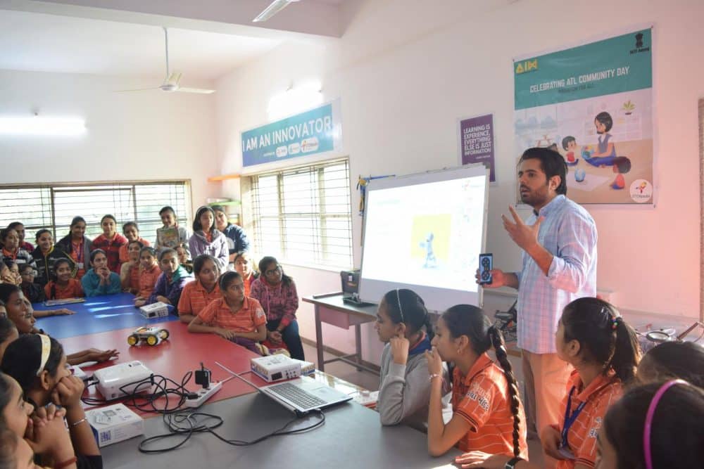 successful teacher teaching students