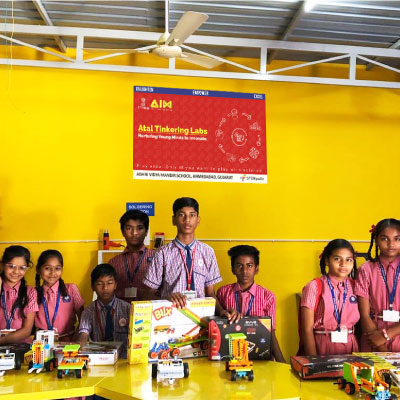 Students showcasing their innovative projects at Shital SaurabhSchool